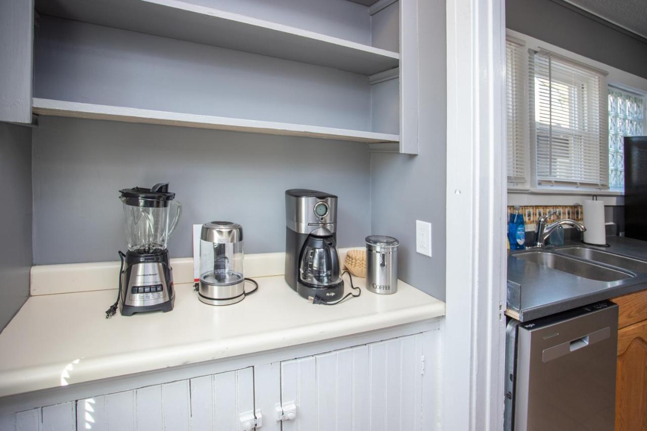 Spacious Home With In-Unit Laundry, Parking, 1Gb Wifi, & Patio Deck 羅徹斯特 外观 照片