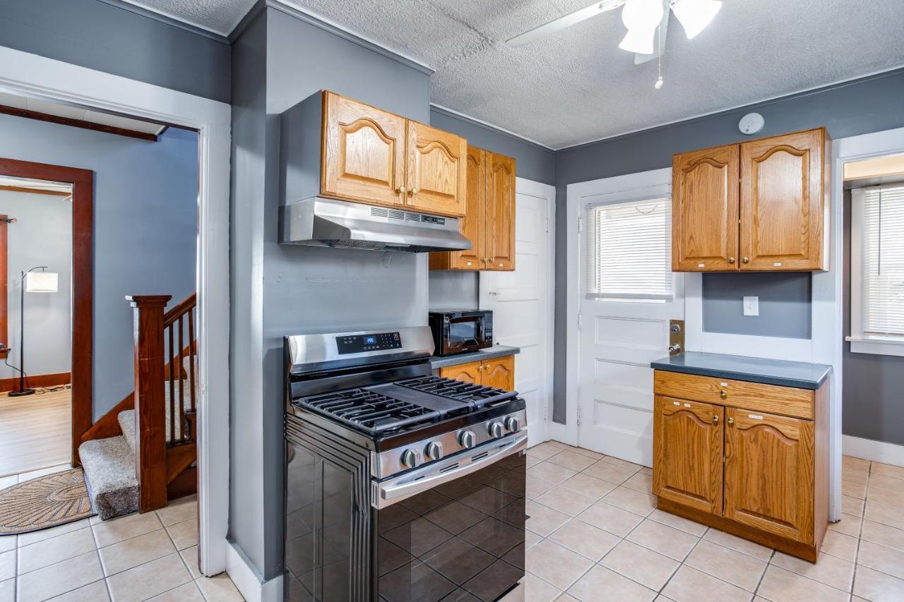 Spacious Home With In-Unit Laundry, Parking, 1Gb Wifi, & Patio Deck 羅徹斯特 外观 照片