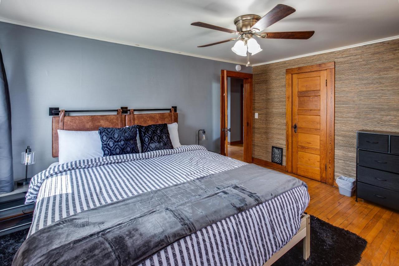 Spacious Home With In-Unit Laundry, Parking, 1Gb Wifi, & Patio Deck 羅徹斯特 外观 照片
