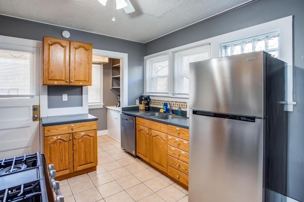 Spacious Home With In-Unit Laundry, Parking, 1Gb Wifi, & Patio Deck 羅徹斯特 外观 照片