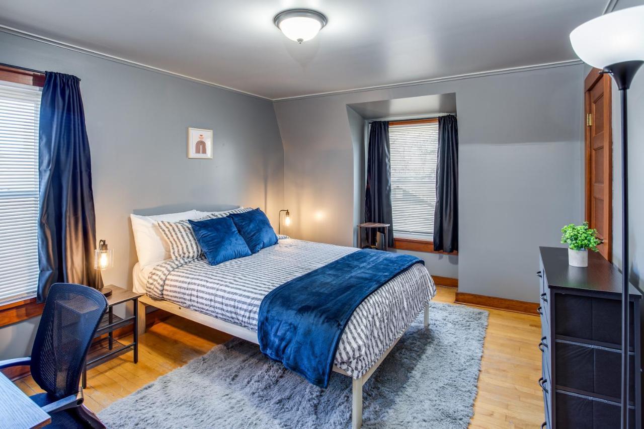 Spacious Home With In-Unit Laundry, Parking, 1Gb Wifi, & Patio Deck 羅徹斯特 外观 照片